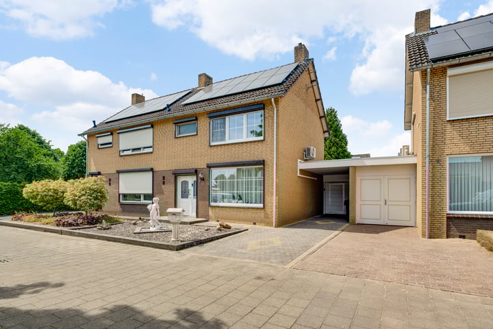 Cypresstraat 3 in Echt foto