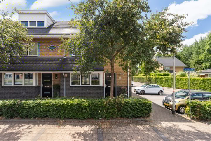 Photo of property Dadelgaarde 225, Hendrik-Ido-Ambacht