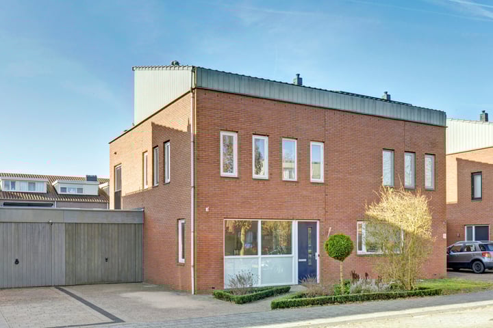 Dageraad 26 in Elst