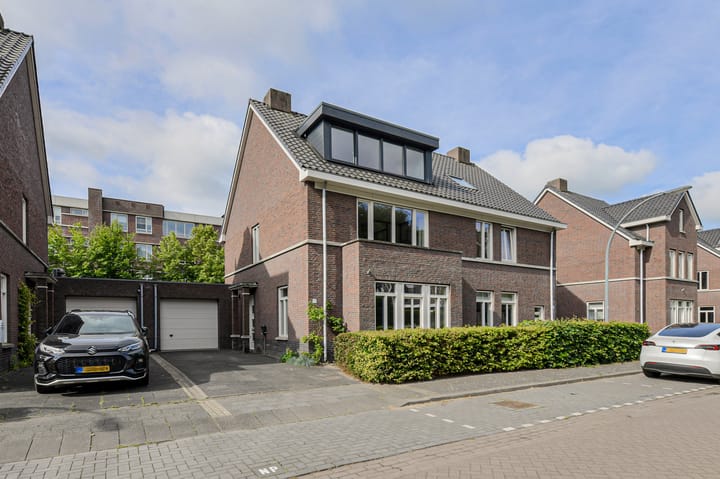 Dagpauwoog 11 in Oosterhout