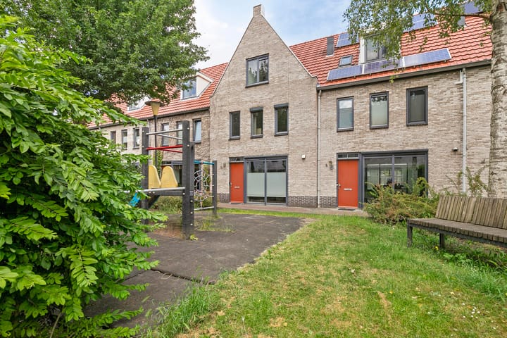 Dagpauwoogstraat 8 in Aalsmeer