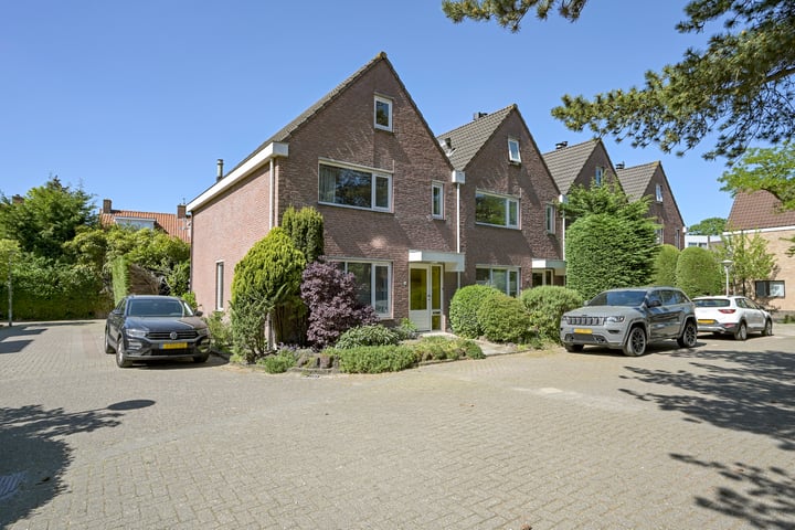 Dahliahof 4 in Wassenaar