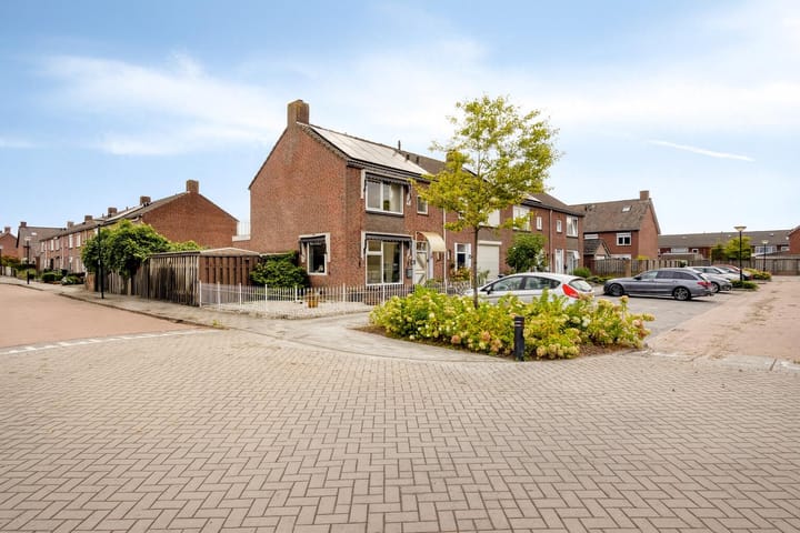 Dahliastraat 14 in Veghel