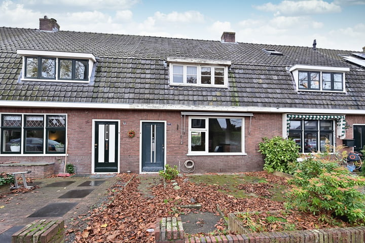 Dahliastraat 17 in Huizen