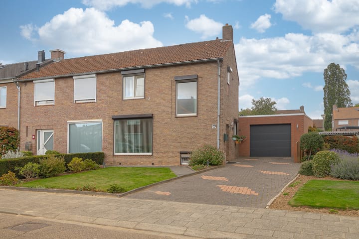 Photo of property Damiatestraat 68, Stein