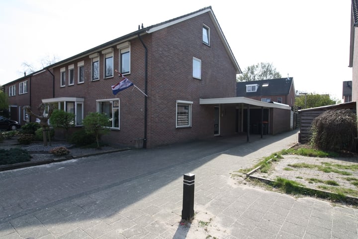 Photo of property De Aalscholver 30, Vriezenveen