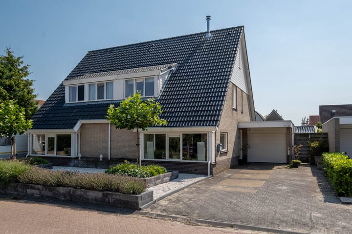 Photo of property de Aren 12, St.-Annaparochie