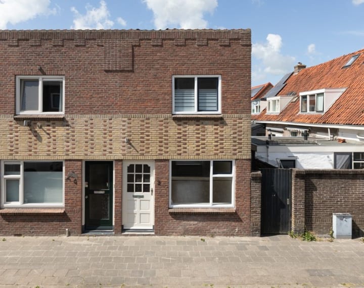 de Bourbonstraat 2 in Sneek