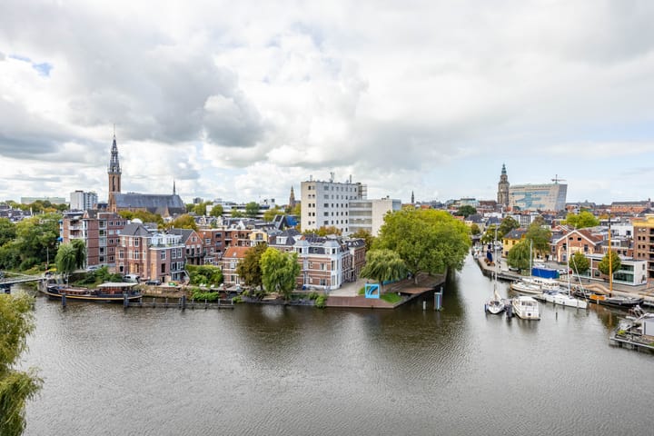 De Brink 74 in Groningen Foto