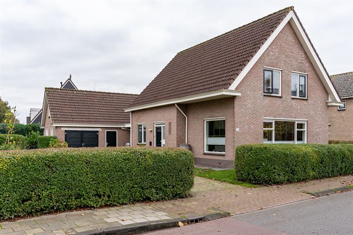 De Buorren 74 in Lippenhuizen