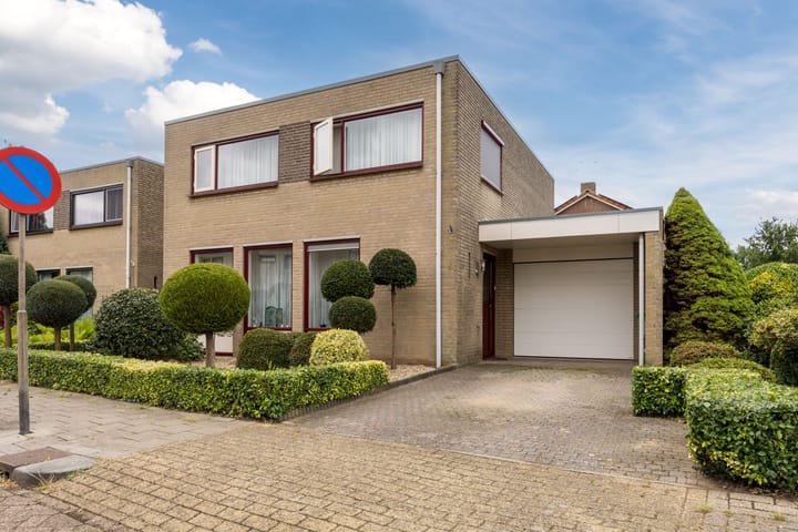 Photo of property de Chamillylaan 46, Grave