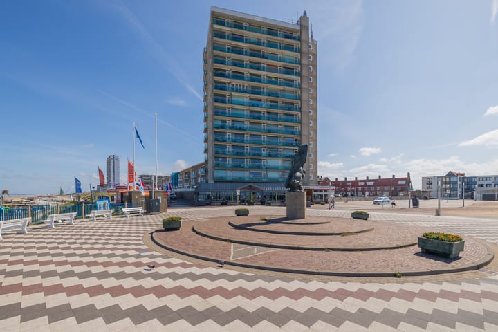 de Favaugeplein 21F-62 in Zandvoort photo