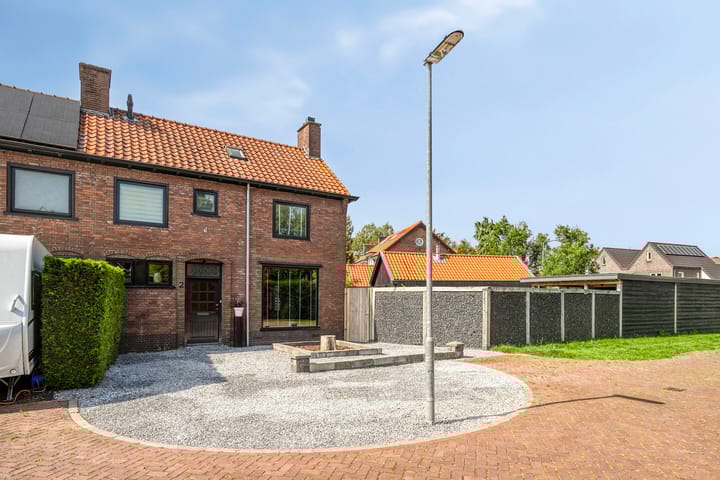 Photo of property De Genestetstraat 2, Barneveld