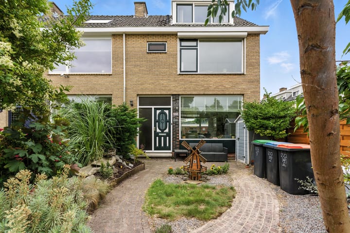 Photo of property De Genestetstraat 21, Ridderkerk