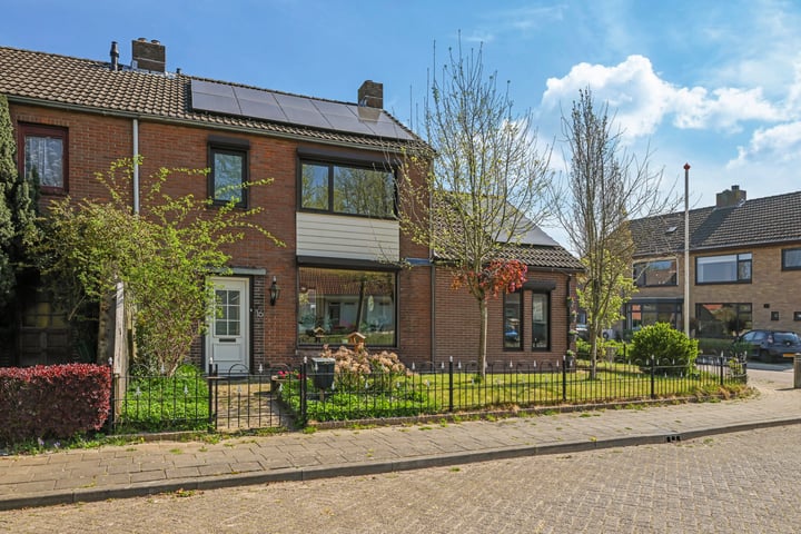 Photo of property De Hartogstraat 16, Valburg