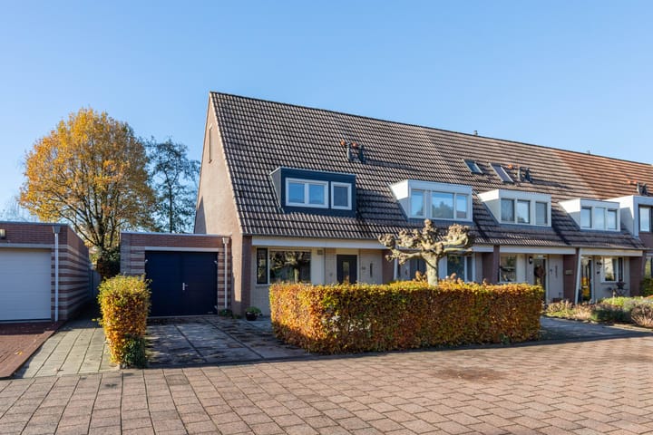 Photo of property De Hoge Akker 38, Barneveld