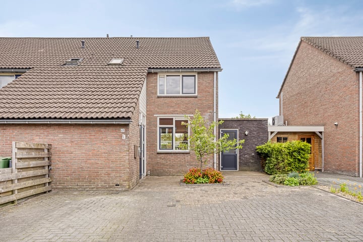 De Houtduif 69 in Surhuisterveen