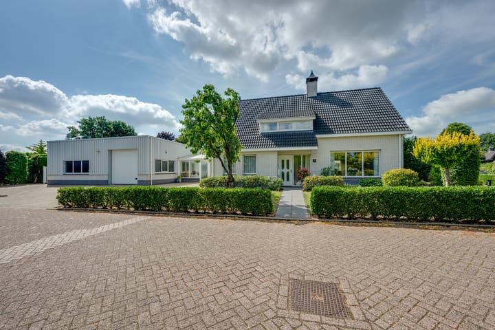 De Lange Meeten 2 in Hoeven