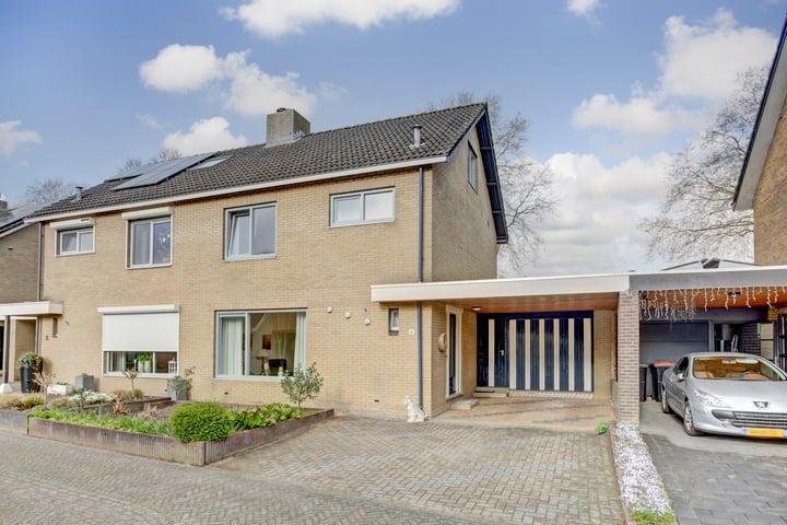 De Lepelaar 6 in Dronten