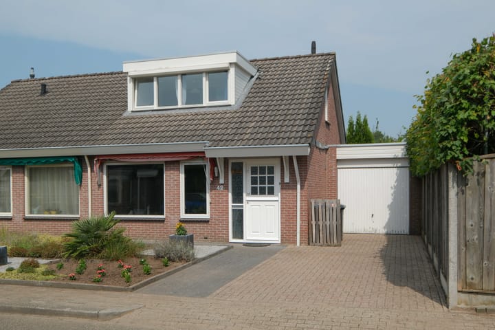 Photo of property De Notenkraker 42, Almelo
