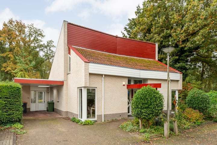 De Oeverzwaluw 9 in Almelo