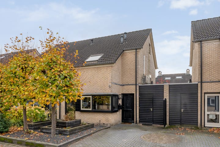 De Plevier 158 in Almelo
