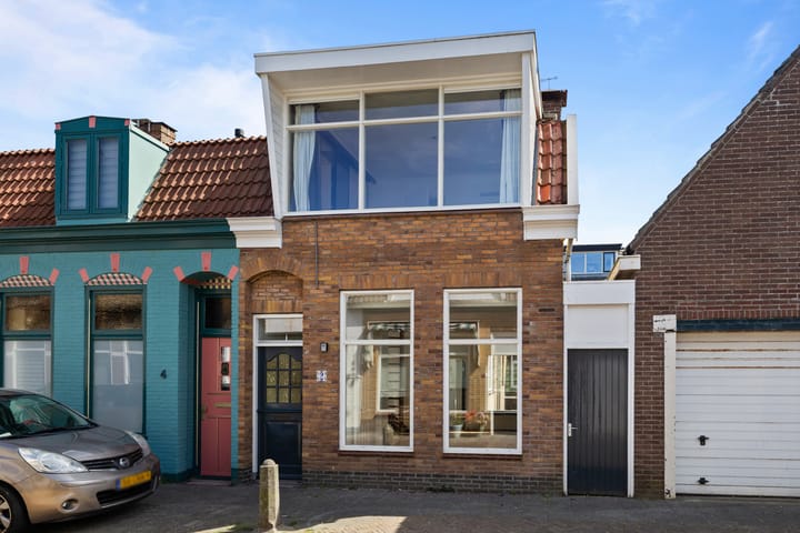 De Ruijterstraat 2 in Den Helder foto