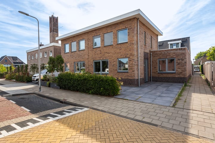 De Ruyterstraat 27 in Maasdijk photo
