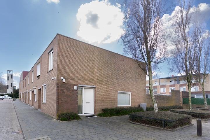 Photo of property De Savornin Lohmanlaan 27, Schiedam