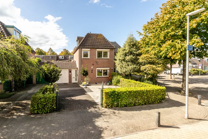 Photo of property De Savornin Lohmanlaan 4, Vlijmen