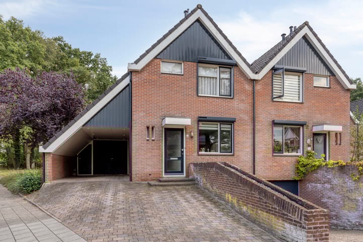 de Savornin Lohmanstraat 1 in Winterswijk photo