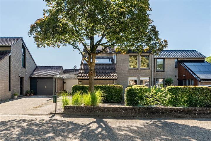Photo of property De Vos van Steenwijkstraat 12, de Wijk