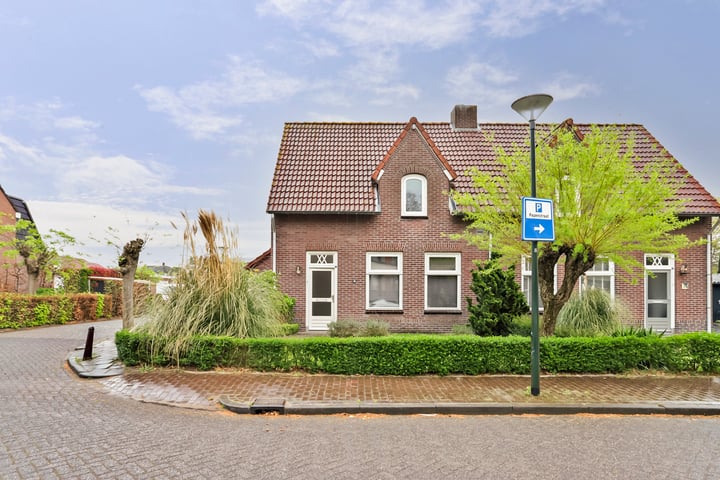 Deken Cauthalsstraat 1 in Hilvarenbeek