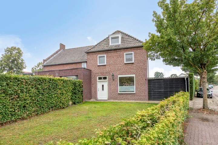 Deken Schmerlingstraat 1 in Oploo