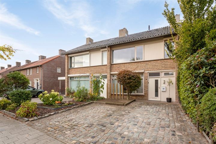 Deken Van Baarsstraat 38 in Budel