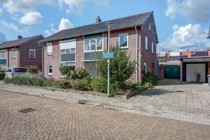 Deken van der Waardenlaan 12 in Almelo foto