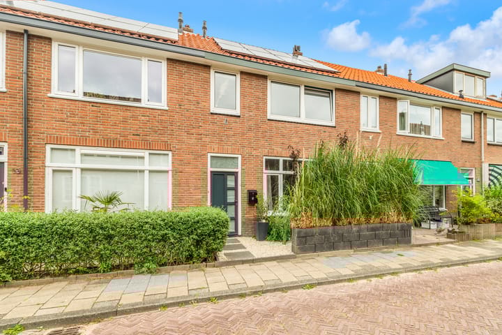 Deken Waarestraat 17 in Beverwijk