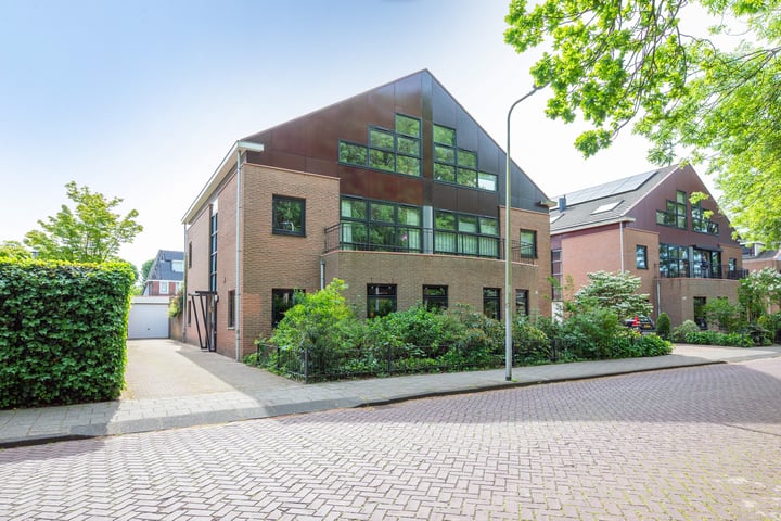 Deken Zondaglaan 130 in Vogelenzang
