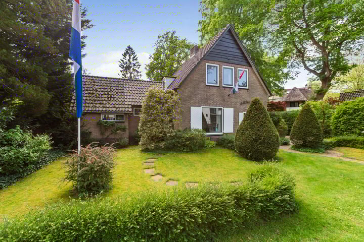 Dennenlaan 7 in Apeldoorn foto