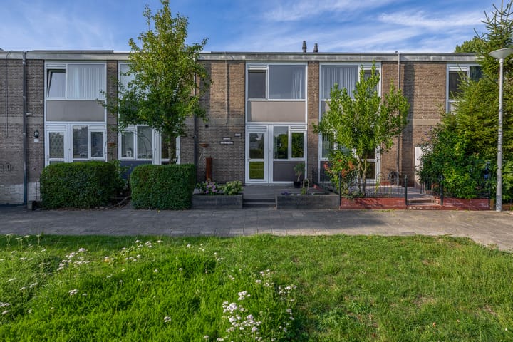 Photo of property Desdemonastraat 129, Hoogvliet Rotterdam