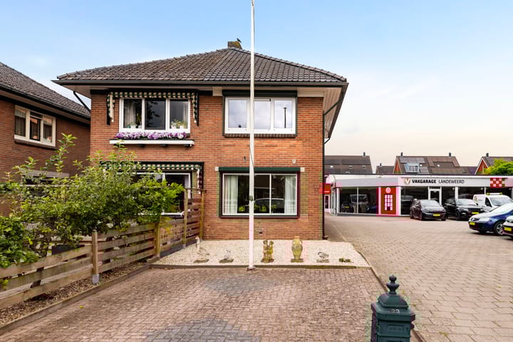 Deventerstraat 323 in Apeldoorn
