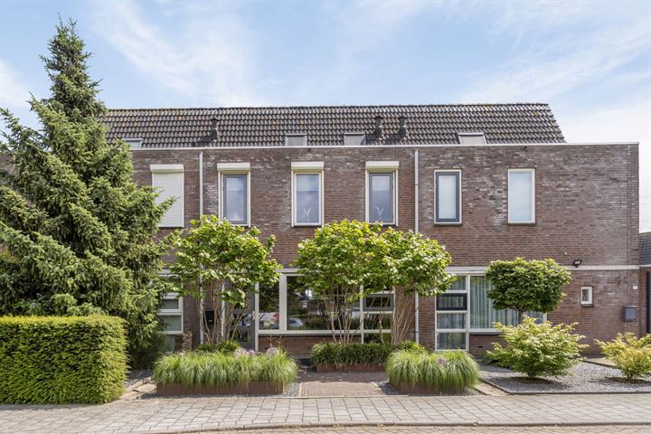 Dijkgraaf 35 in Zetten