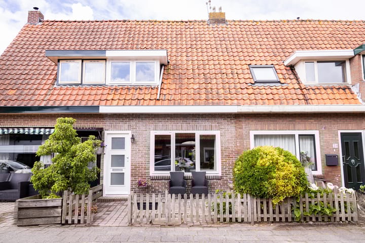 Dijkstraat 32 in Den Oever foto