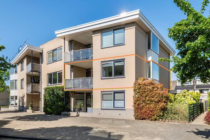 Photo of property Dijkstraat-west 132, Veenendaal