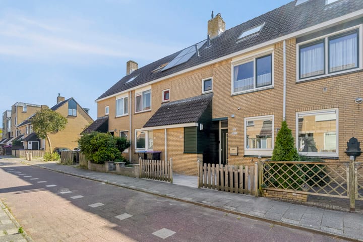 Dilledonk-Zuid 30 in Spijkenisse