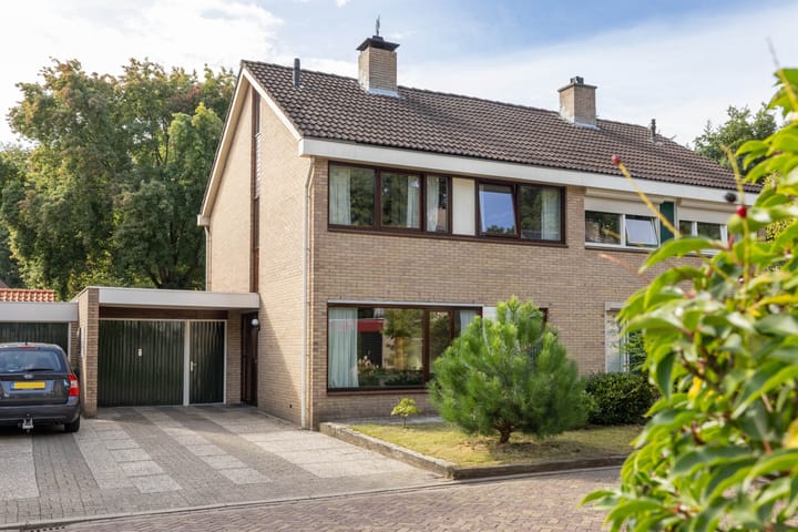Dinant Dijkhuisstraat 136 in Hengelo photo