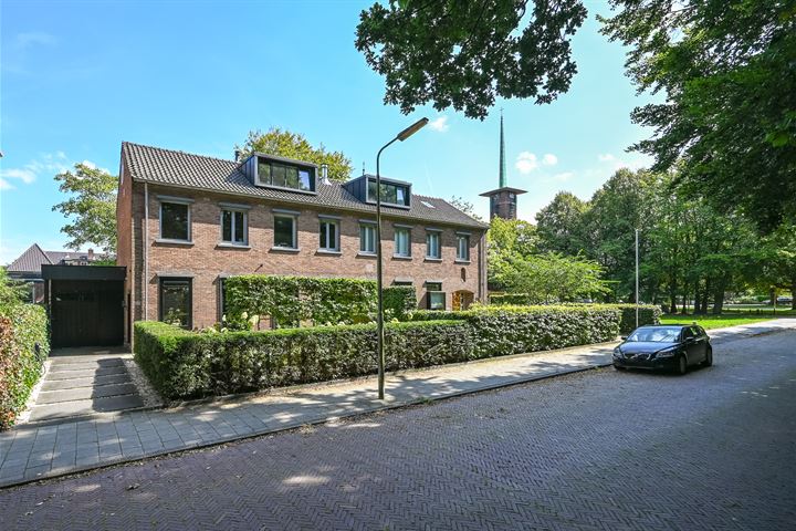 Dinkgrevelaan 19 in Santpoort-Noord