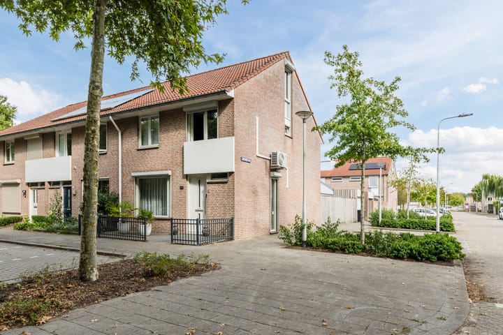 Dinxperlolaan 6 in Tilburg foto