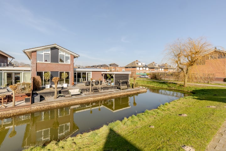 Photo of property Dirk Kluifhoofdstraat 12, Numansdorp