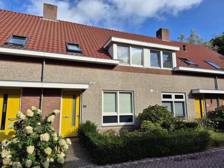 Distelveld 28 in Wintelre